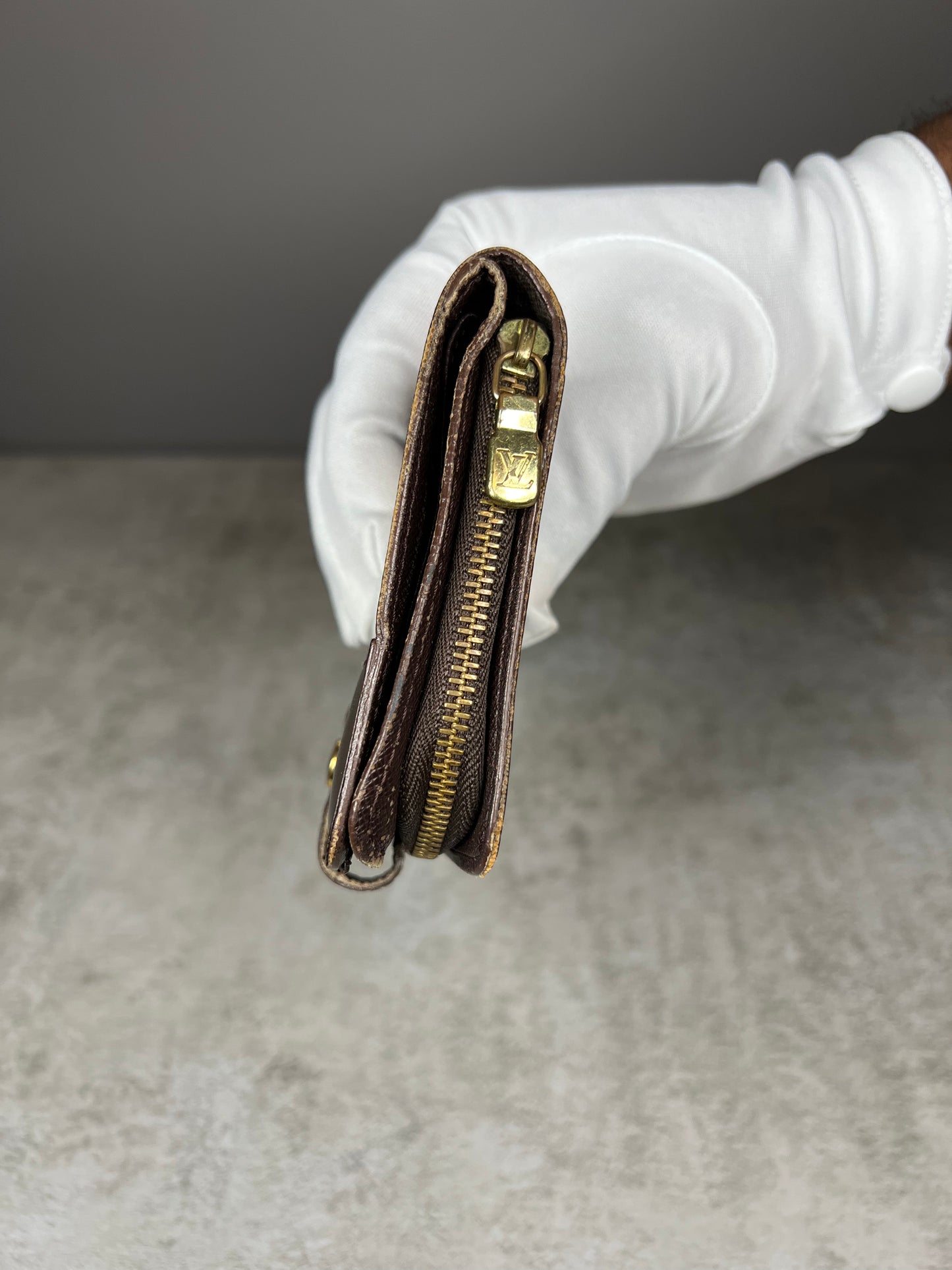 Louis Vuitton Monogram Compact Wallet Zippy Snap Zip 91lv225s For Sale at  1stDibs  louis vuitton compact zip wallet, louis vuitton wallet small, small  zip wallet louis vuitton